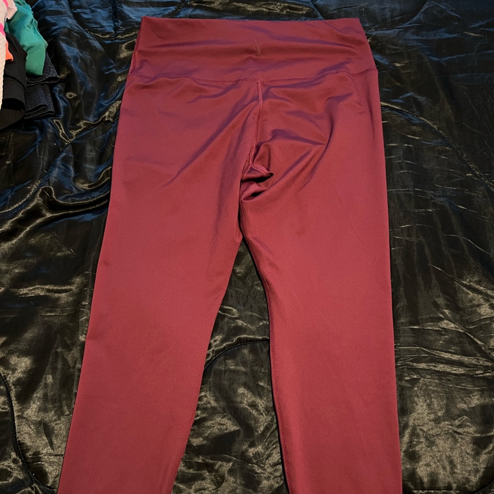 Dark crimson Nike Yoga leggings